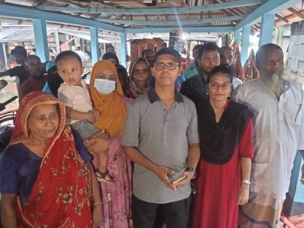 রাজাপুরে আলো মধুর জমি দখল নিয়ে সংঘাত, মিথ্যা মামলার প্রতিবাদ